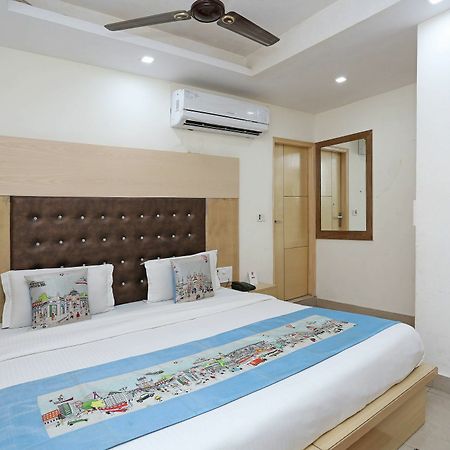 Oyo 9233 Hotel Cottage Lord Krishna Ню Делхи Екстериор снимка