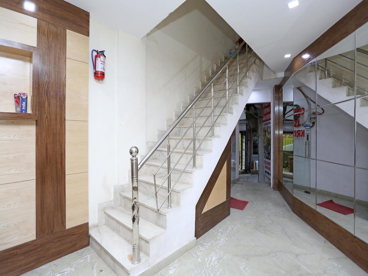 Oyo 9233 Hotel Cottage Lord Krishna Ню Делхи Екстериор снимка