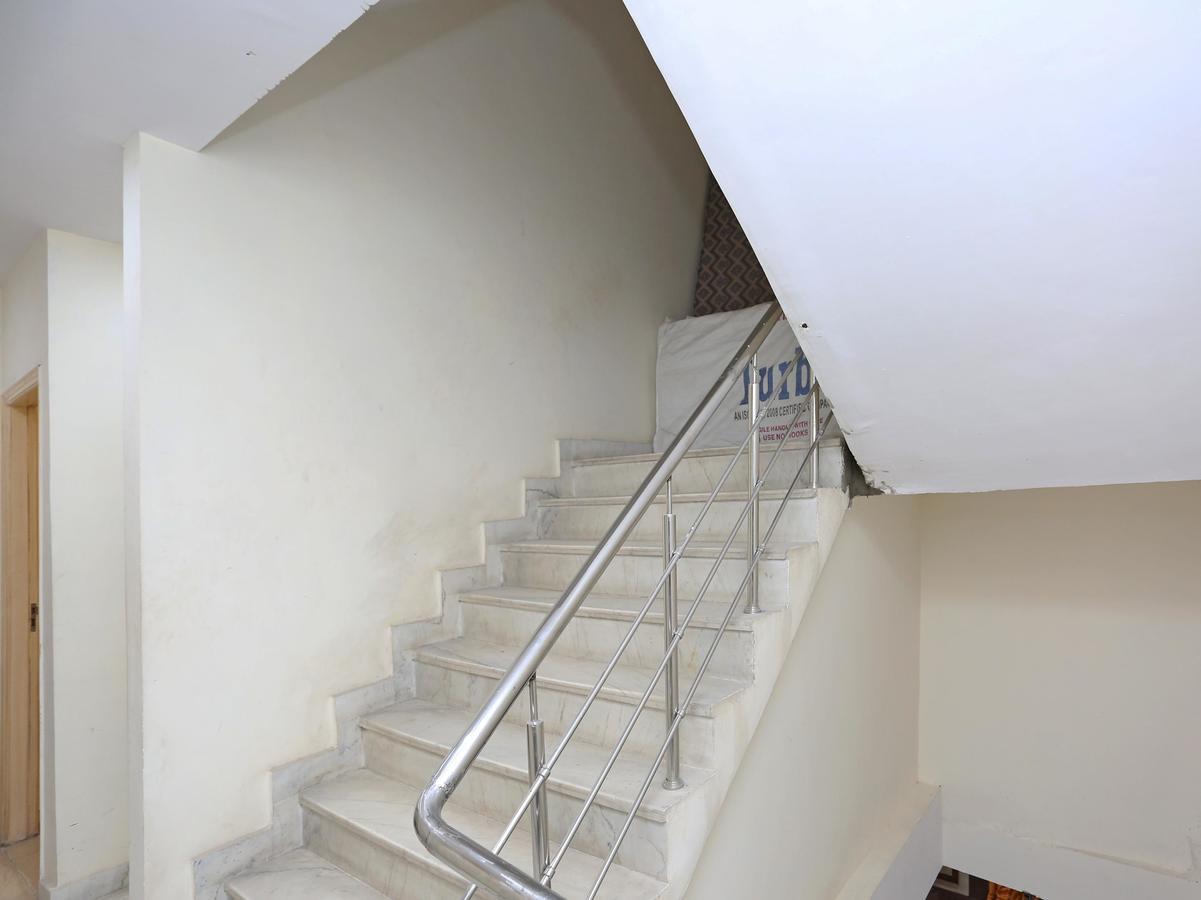 Oyo 9233 Hotel Cottage Lord Krishna Ню Делхи Екстериор снимка
