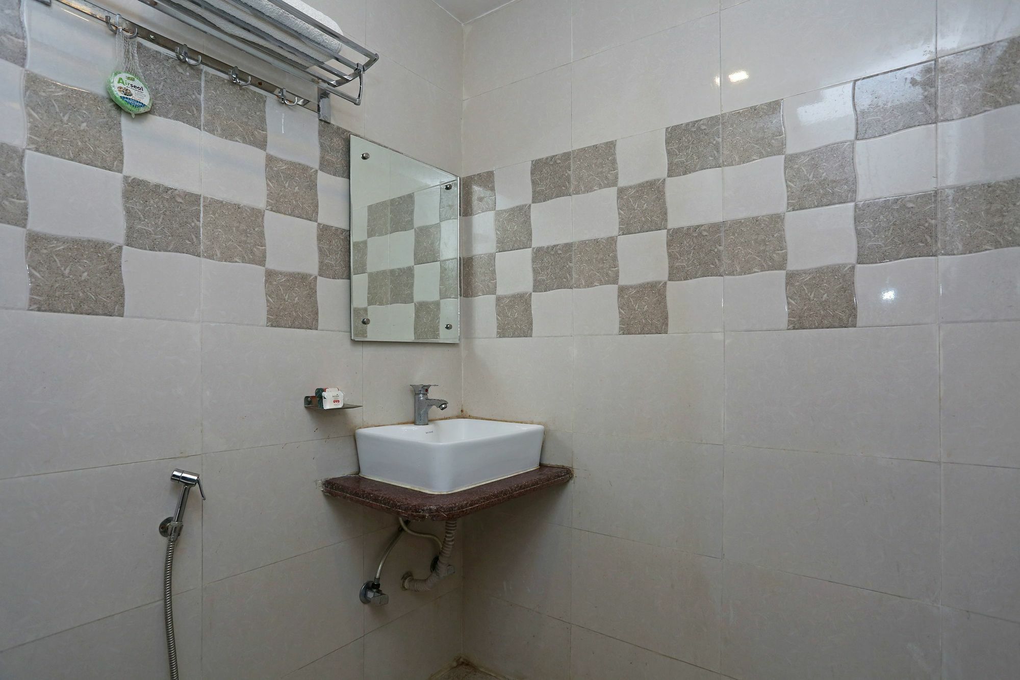 Oyo 9233 Hotel Cottage Lord Krishna Ню Делхи Екстериор снимка